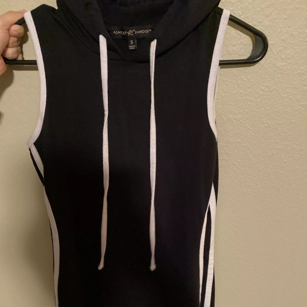 Almost Famous Black&White Hooded Dress Size Small Black & White Striped *COMFY*